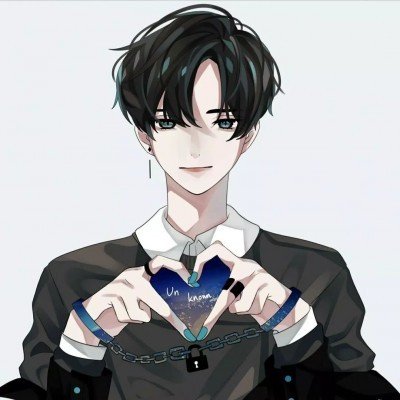 眼镜王蛇爬向民房两幼童浑然不觉
